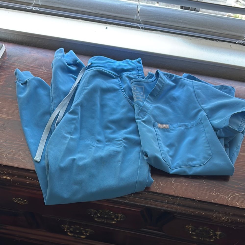 FIGS XS JOGGER SCRUB SET